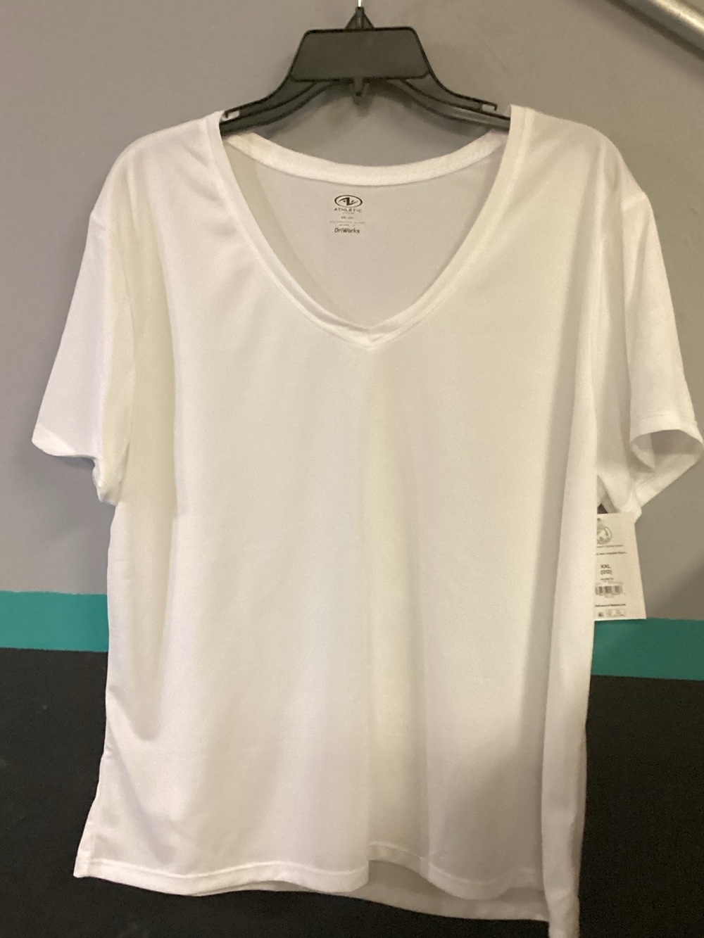 Athletic Works White V-Neck Short Sleeve Tee